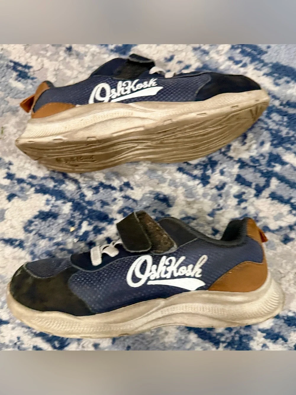 OshKosh B'gosh Navy and White Kids Hook-and-Loop Sneakers